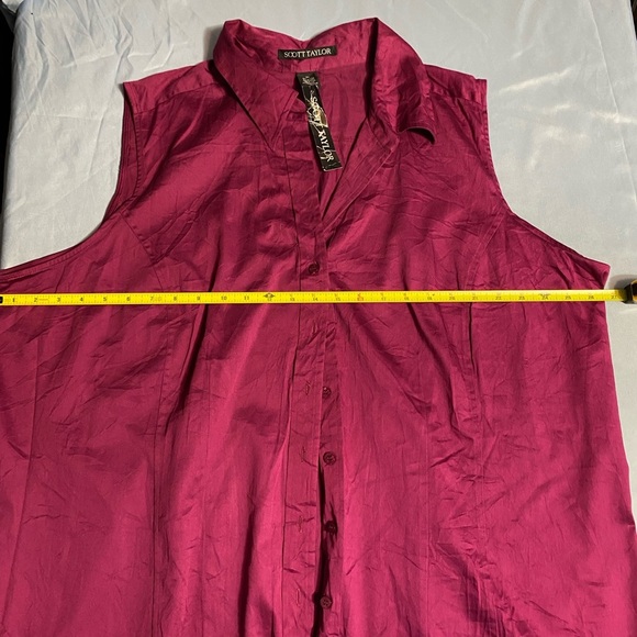 Elegant Blouse with Flowy Sleeves and Lace Accents - Picture 7 of 11